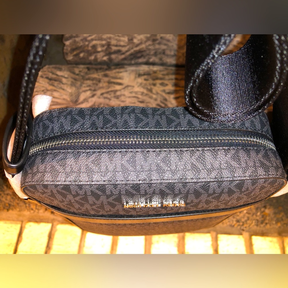 💥Moving to @the_bag_guy💥Micheal Kors - Medium Crossbody Leather Cooper - Picture 10 of 16